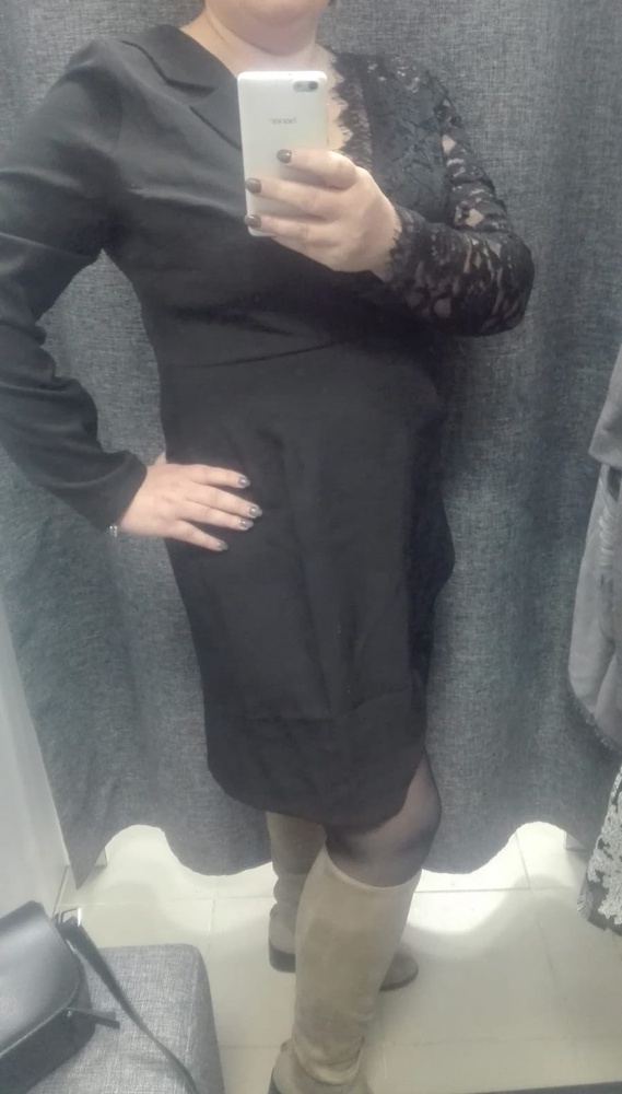 Платье понравилось ОЧЕНЬ!!!!! Давно не могла найти подходящий вариант платья. Мои параметры ОГ 120, ОТ 110, ОБ 112. Село хорошо, даже свободно, не обтянуло как гусеницу))) Но платье пришло без каких либо опознавательных знаков, ни размера, ни производителя, ни состава ткани. Поэтому не знаю точно что прислали, Заказывала 56р .  У меня широкие плечи по этому верх сел хорошо, но думаю девочкам с узкими плечами может быть широко в плечах. Рекомендую девочкам с формами!!!!