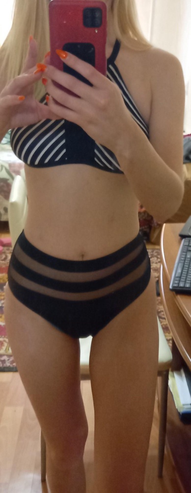 Купальник бомба)) качество супер, но ошиблась с размером, пришлось перезаказать, теперь жду свой размер. Однако, хочу заметить визуально хоть и очень маленький и не мой размер, но влез спокойно, единственное, все таки видно в районе груди и ягодиц, что передавило, поэтому возврат. Но с размером виновата сама, а сам купальник рамерной сетке полностью соответствует, смотрится супер.