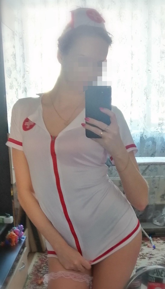 Костюм понравился. Доставка за 5 дней. Всё пришло целое в непрозрачном пакете. На свои параметры 85/70/90 рост 168 заказала размер М. Длина закрывает ягодицы наполовину, но так и задумано. Халат в виде футболки, в талии не облегает, но если подкорректировать на спине резинкой для волос, то можно сделать в облипку. Трусики большого размера, расчитаны на то, что их быстрее снимать. За небольшую цену свою роль эротического костюма выполняет полностью!