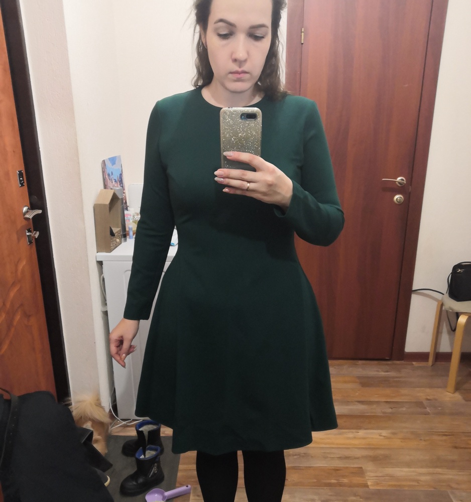 Ткань хорошая, плотная, но тянется. Возврат тк не подошёл фасон