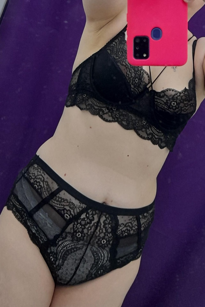 Очень понравилось,качество огонь!!! Заказывала 80в это L,лифчик без паролона на лето очень хорошо. Под платья будет норм. Закажу светлый тоже.