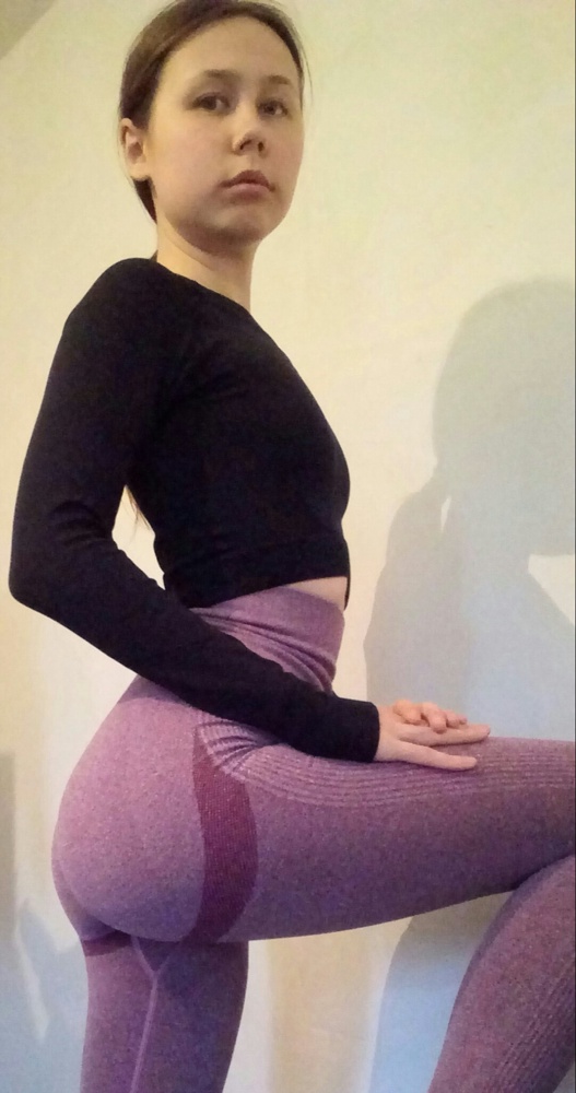 Топ-кроп сел идеально. Надевала без лифчика - грудь смотрится хорошо. Сам топ удобный и приятный к телу. К топу брала леггинсы баклажановые от этой же фирмы.

Брала для занятия бегом. Мне нравится - спасибо!