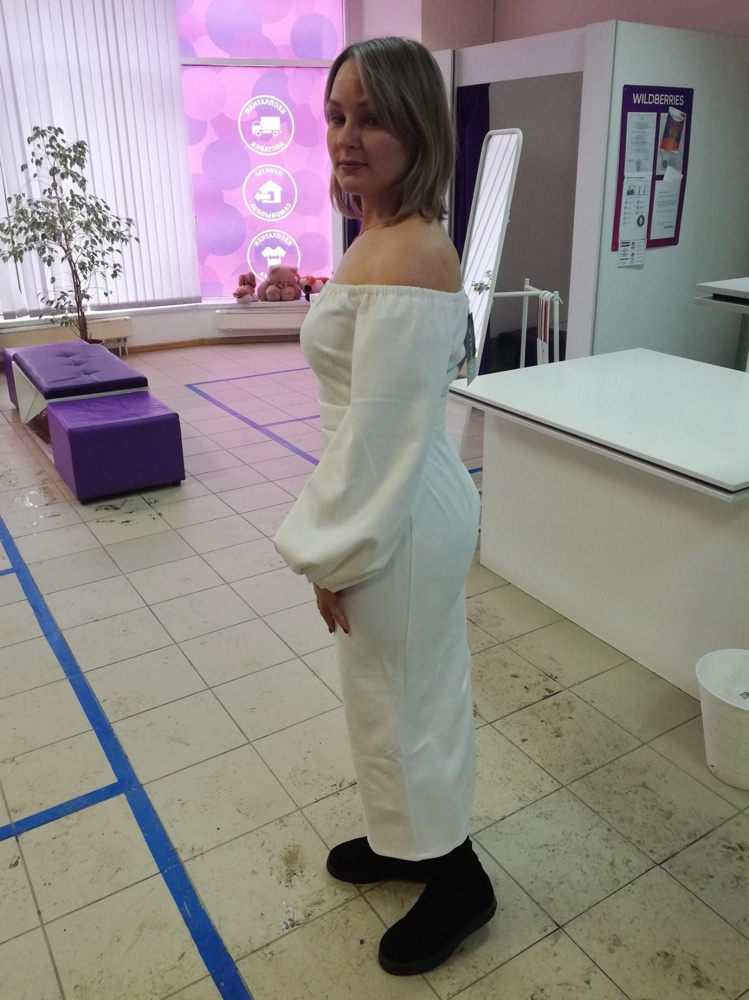 Платье очень даже ничего, ткань хорошая, не просвечивает. Но пришлось отказаться, выбираю платье на роспись, но из 3х заказанных, только это подошло, если ещё что-то не найду, то перезакажу снова