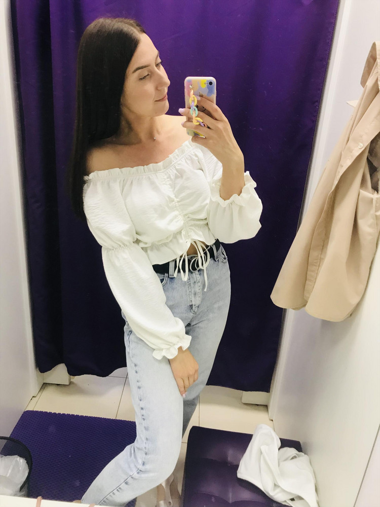 Выкупила, очень миленькая. Рост 174, размер ношу 46, рукава не короткие. 