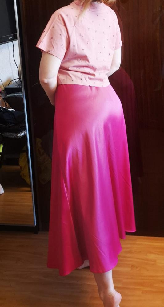 Шикарная юбка, сшито просто идеально. Низ ровный. Красиво струится при ходьбе. Покупаю у этого бренда уже не первый раз, очень довольна. Всем рекомендую!