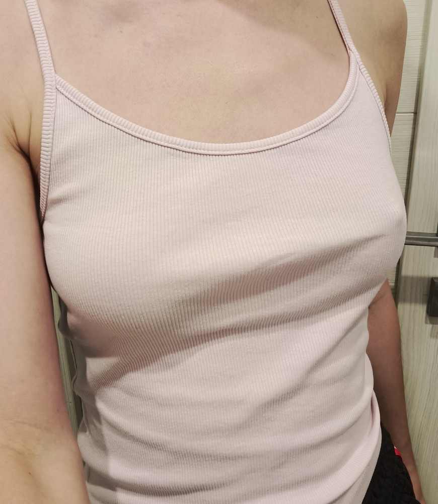 Это новая любовь, на все 100 закрывает соски, липкий слой по всей поверхности. Держался весь день, пока не сняла, липкость не пропала, наверное хватит на долго,  буду покупать только их. На фото видно. Спасибо!