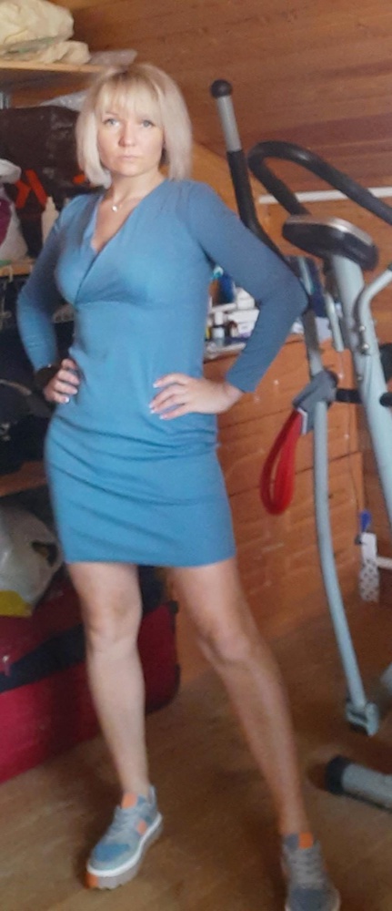 Все шикарно!!! Платье чумовое. Правда фигура должна быть соответствующей и главное должно быть наличие груди, даже пуш апп сильно не спасёт если нет. И в пир и мир как говорится платюшко. Я между 44 и 46 размером.