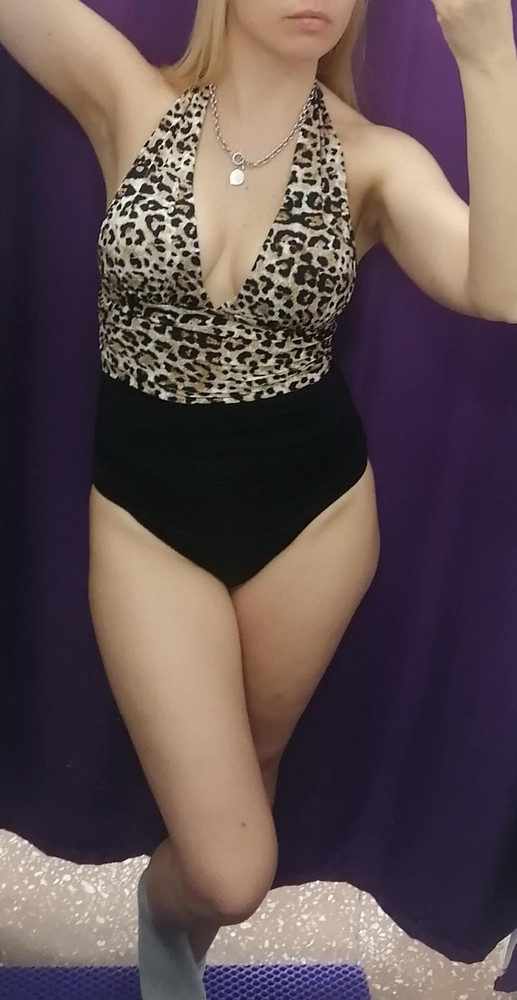 Классный купальник, ткань приятная, сидит клёво. Сделали бы выше проймы ног вообще огонь бы был, тк попу немного плющит)). Размер 38 на 44 хорошо подошел