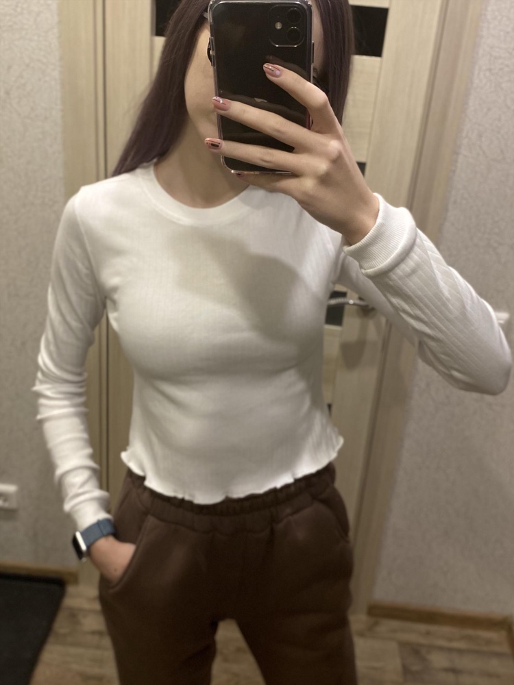 Кофта отличная. На длинные руки и на рост 177см села хорошо. Относить сезон и выбросить будет идеальное решение для нее. Мой размер 42-S , заказала М (если не хотите совсем в обтяжку, берите на размер больше) Но а теперь дорогие дамы, уважительная просьба когда примеряете какую либо одежду протирайте свои подмышки влажными салфетками. Имейте уважение к себе и другим людям. С пакета такой фан идёт, ужас.