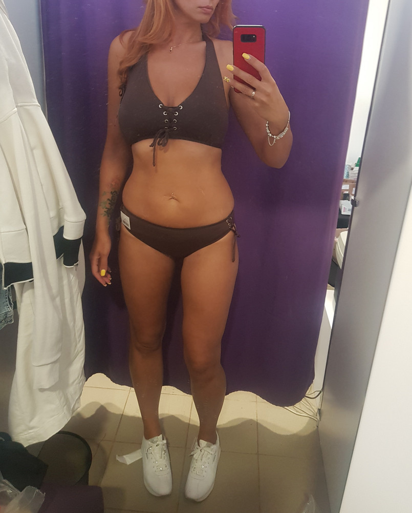 На свои 46-48, на ОГ95 (75Е), ОТ 74, ОБ 97, рост 185 брала 46(48-50) исходя из некоторых отзывов и практики постоянных маломерок. Купальник приятный, мои уже не упругие и откормившие двоих детишек 🍒 чувствуют себя в этой модельке уютно и не разбегаются 😅 трусики хотелось бы посвободнее, но оставила купальник из-за низкой стоимости. Минус ⭐ ⭐ за размерный ряд!!!