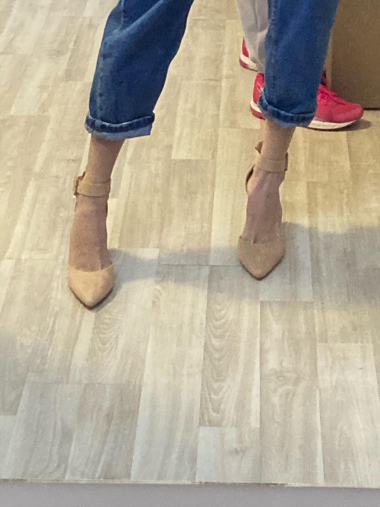 оказались очень широкими на мою тонкую ногу😭