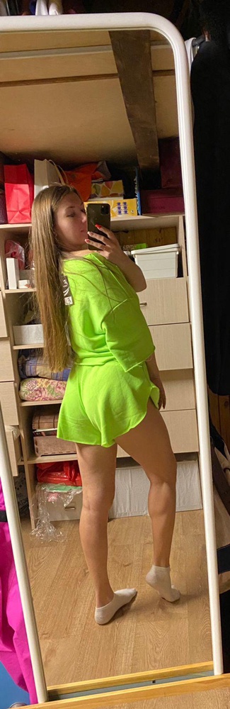 OMG! Костюм просто пушка! Сидит идеально, цвет как на фото, сочный и яркий! Эффектно спадает на плечо, стройнит 😉 и такой приятный на ощупь! Жду лета😁 на размер 42-44 подошёл S отлично!