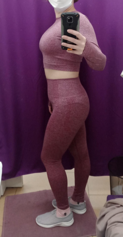 Возможно, после похудения я промахнулась с размером. Посадка мне не понравилась. Грудь сильно сдавило, выделился животик под поясом. И материал к телу не понравился. Звёзды не снимаю, так как качество хорошее, а остальное - это мои личные ощущения. Пробуйте, мерьте, выбирайте, что вам подходит)