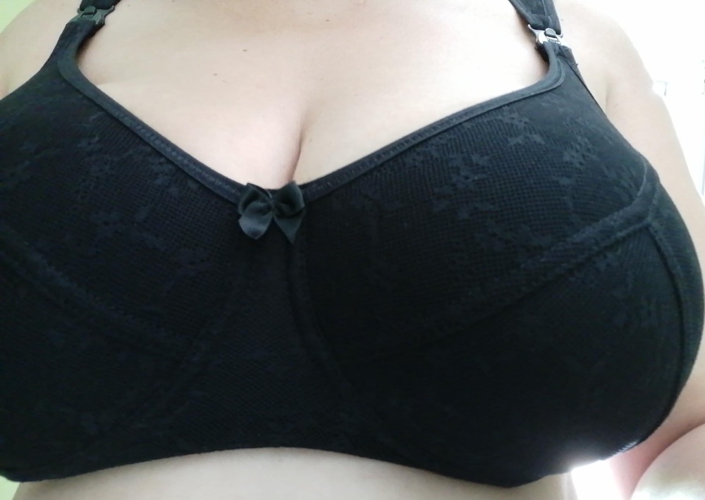 Очень удобный, мягкий, на удивление держит грудь. Никогда не могла подобрать белье на ВБ но эта модель порадовала, взяла ещё в другом цвете и на размер больше для кормления после родов