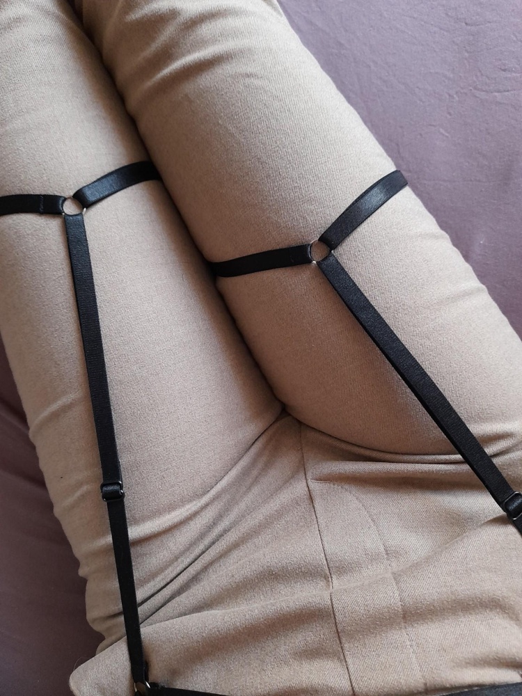 Точно 5 звёзд! Все хорошо тянется, смотрится улетно. Не только для эротики, но и под платье весной или летом подойдёт. Качество отличное, регулируется все. Рекомендую, экпериментируйте)😜