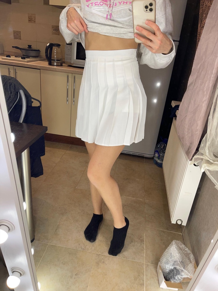 Отлично сидит, шорты - самое интересное, материал приятный. но белый очень просвечивает. Так на люди не выйдешь