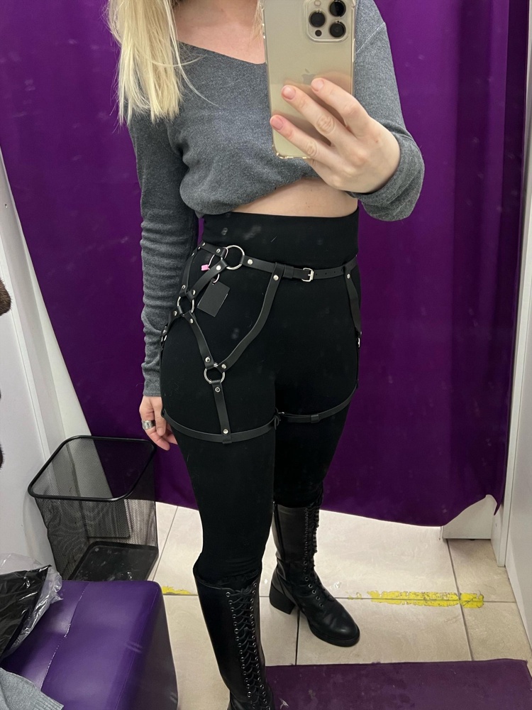 Мне понравилась, сидит отлично, удобно ) благодарю) на свой 42 взяла xs-s отлично подошёл ) 