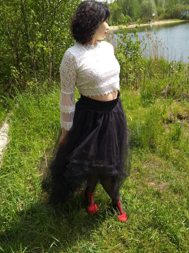 Юбка совершенна! Придает неповторимый образ. Я - королева,бесспорно!