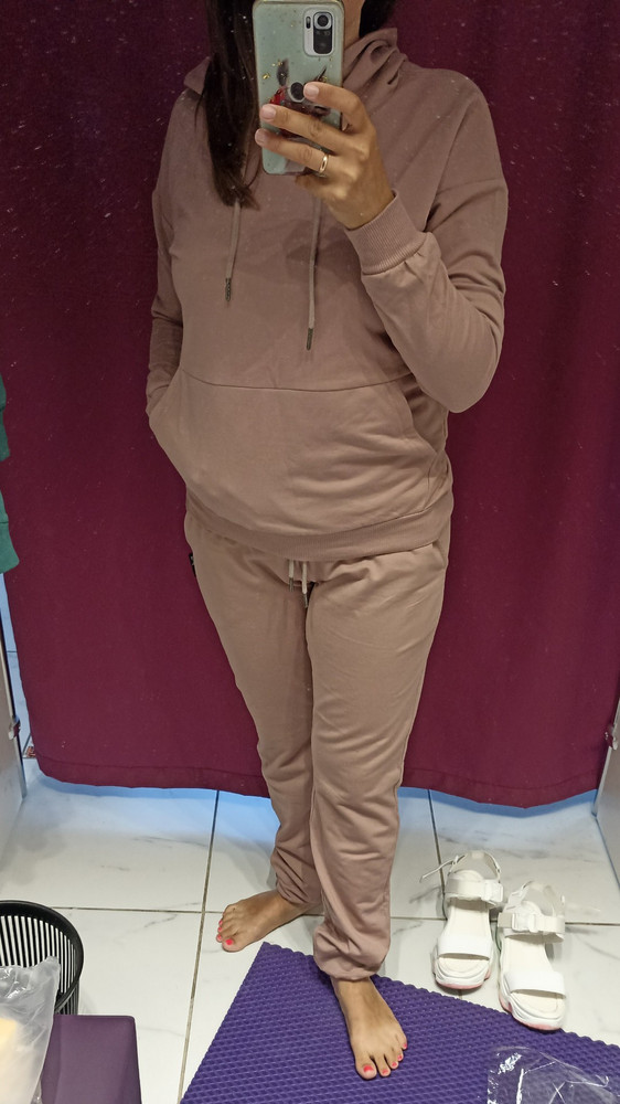 Костюм хороший, качество из 3 цветов. у изумрудного мне понравилось больше. По размеру думаю большемерит, я ношу М. Л, размер подошёл S.