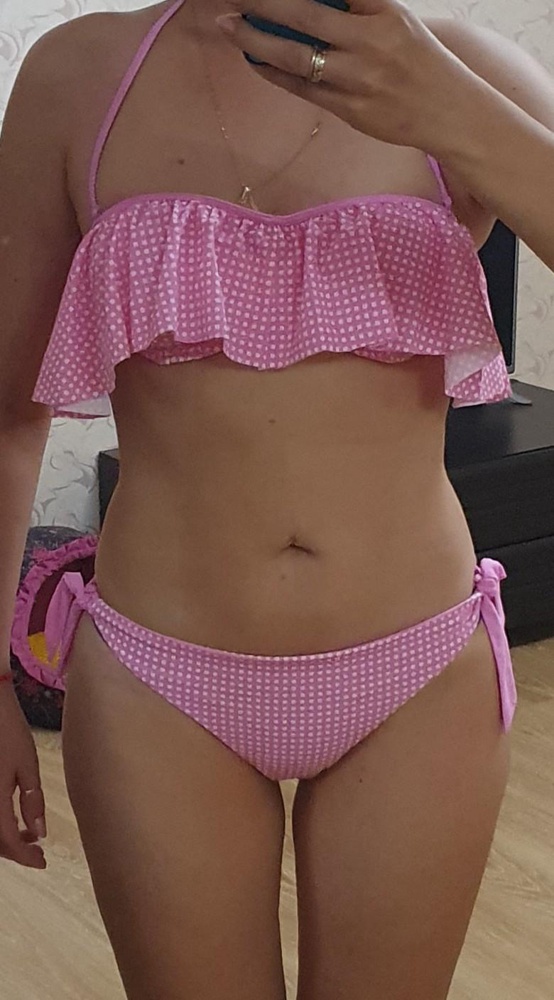 Купальник хороший. Чашка маломерит на 2 размера, объем на 5 см. Трусики регулируются. Купальник 80d. Подошел на 44. Параметры в профиле