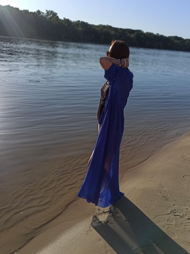 Быстрая доставка,качественно пошит без ниток, цвет яркий и насыщенный.