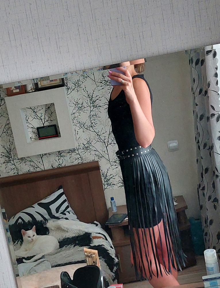 Очень крутой ремень. Мне оказался великоват, пришлось пробивать дополнительные дырки.