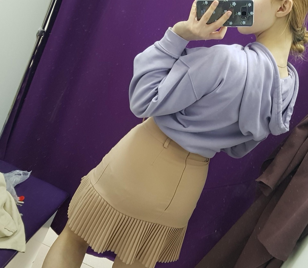 Юбка простт огонь, цвет намного лучше чем на фото, я очень довольна, не ожидала найти хорошую вещь за такую цену