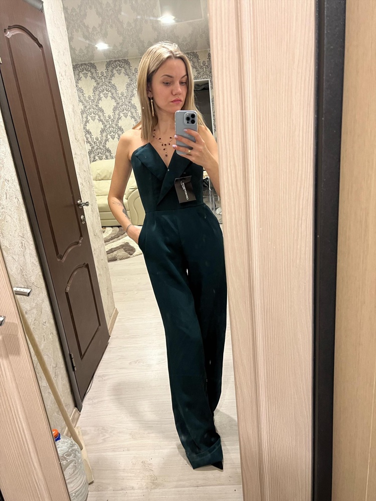 Хорошего качества вещь, благороден цвет… но,для меня верх открыт слишком,поэтому буду оформлять возврат! Девочки, для тех кого весьма  открытый  корсет не смущает, берите!!!  Вещь очень достойная.