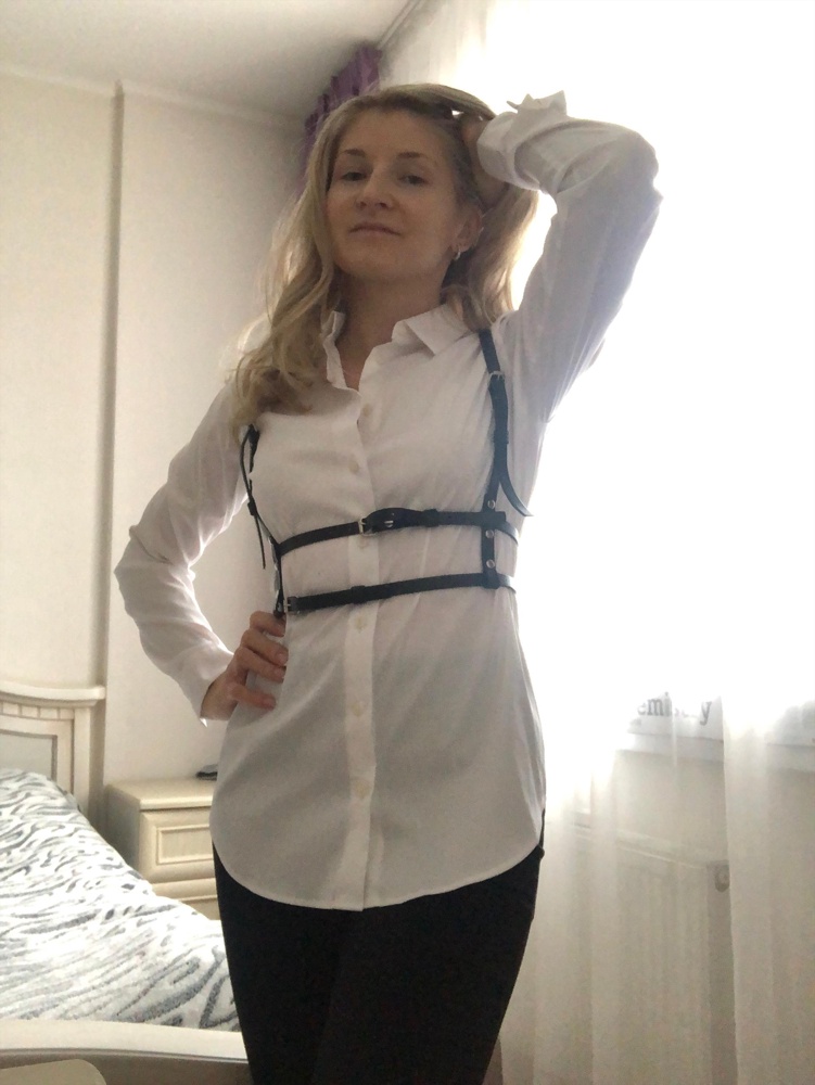 Крутая! Обожаю ее. Все регулируется и отлично сидит🔥 идеально дополняет образ👍🏼