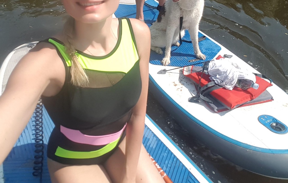 абсолютно потрясающий купальник! я влюбилась! Качество хорошее. На мои габариты (71-77-91) идеально сел.
Мне лямки не жмут, в купальнике комфортно. Уже протестировала его в воде, все ок👌