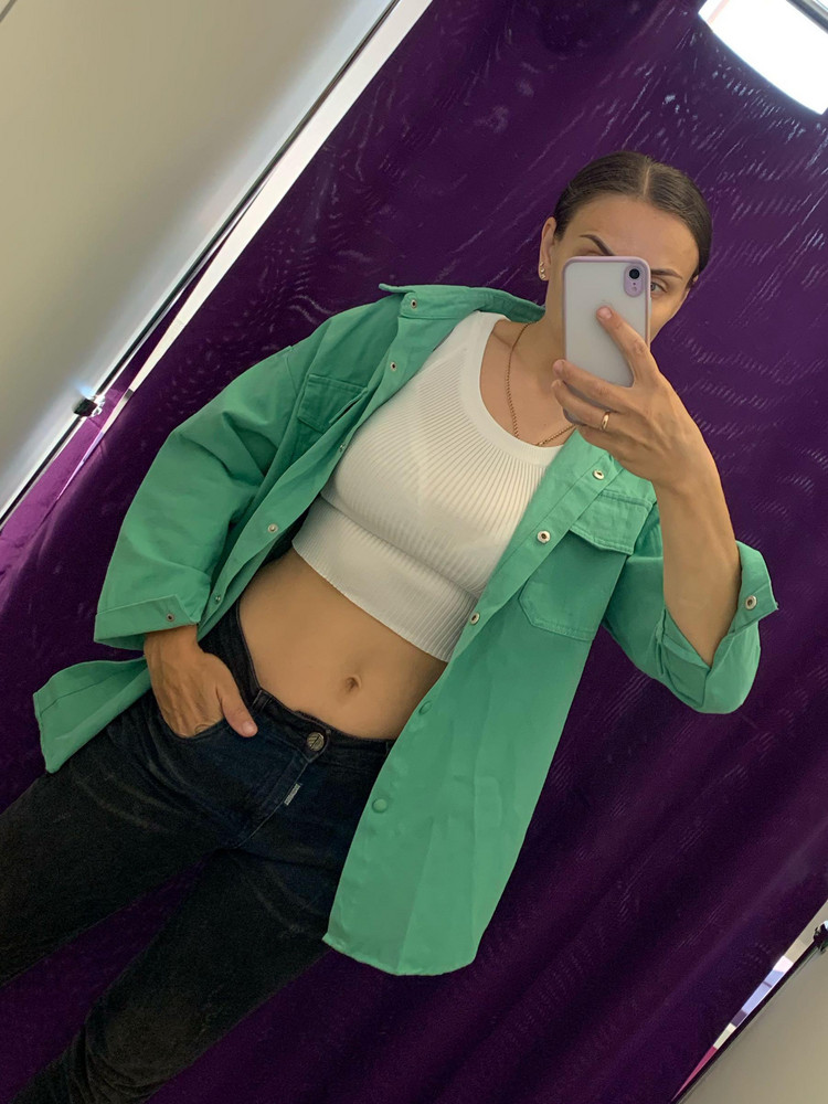 Отличный топ!На мой 46 сел хорошо и по длине комфортно, а самое главное для меня, что материал тянется и удобно будет кормить малышку.Качество пошива и модель мне очень понравилось! 