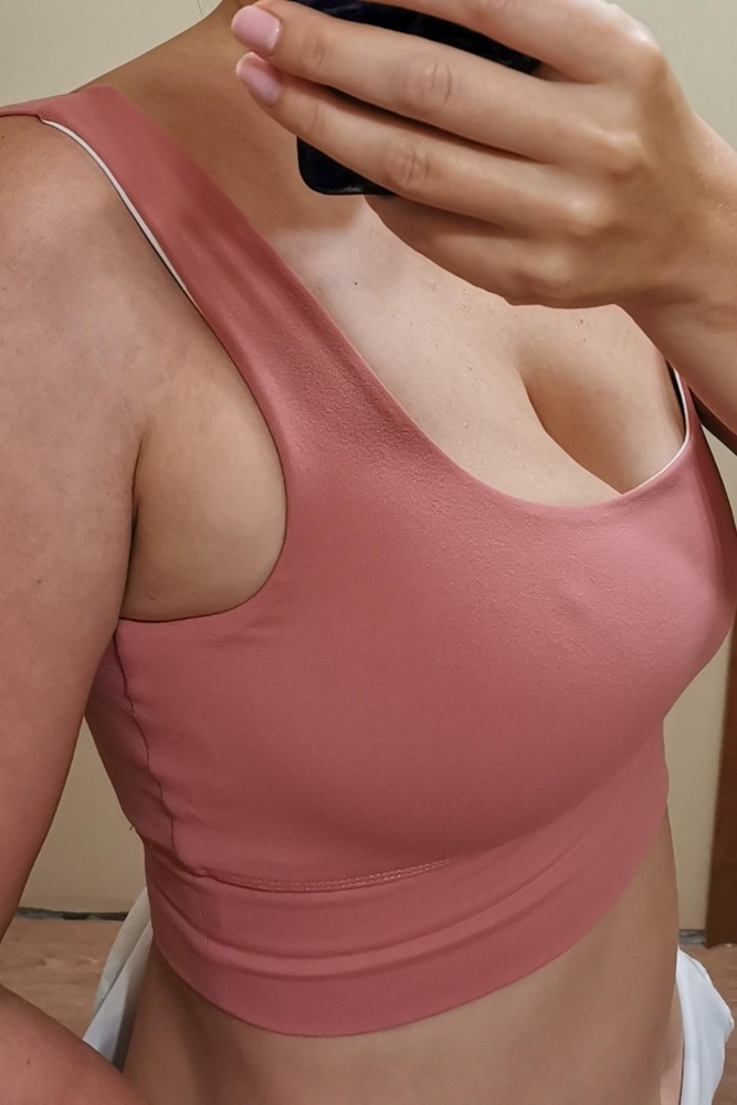 Добавлю фото, на фото видно, что пройма просится повыше