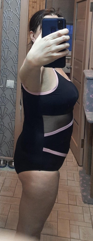 Отличный купальник. У меня 50-52 р. Рост 164. Судите сами. На мой взгляд он прекрасен😀. На купальнике маркировка 3xL./для информации/. Спасибо большое.