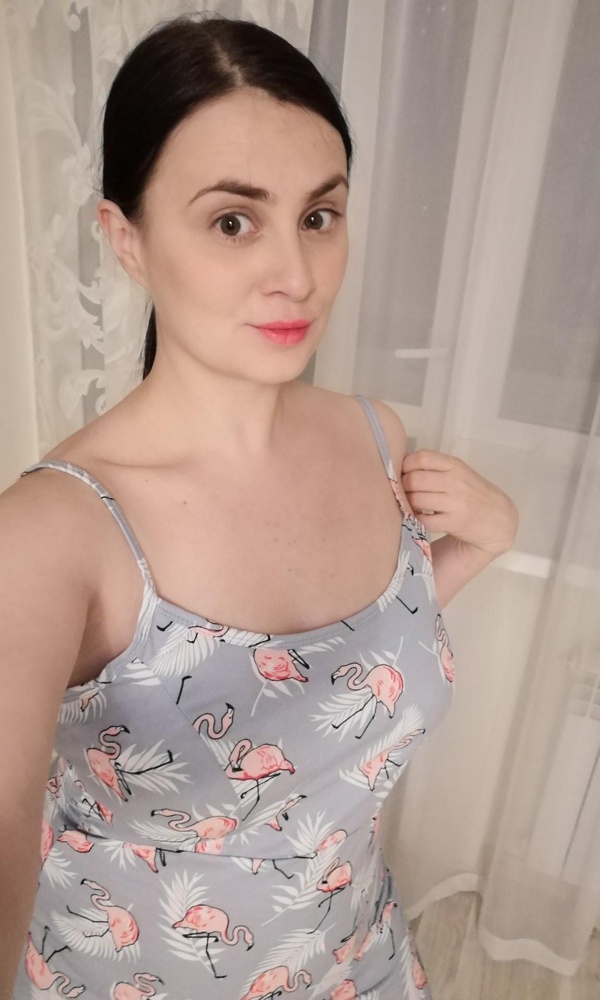 Хорошая сорочка. Размер соответствует. Снизила звезду за абсолютное несоответствие цвета на фото продавца и в реальности. Никакой он не светло-сиреневый, а откровенно серый.