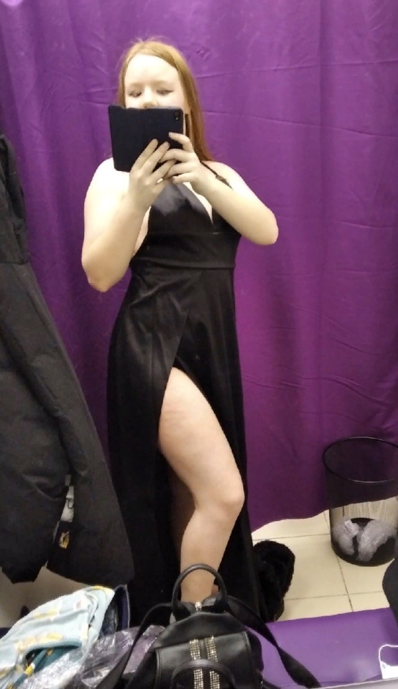 И так, Дамы - для тех, кто переживает, что 48 - М размер не влезит на вас, как это было со мной - НЕ переживайте. Я 2 месяца хотела это платье, как только увидела его, потому что у меня была мечта иметь платье с двумя вырезами на ногах и вот - оно. Благо я в свои 16 работаю и смогла себе позволить.
Я сама склонна к полноте и у меня вроде как L-ка , поэтому я переживала, что на меня не налезит. К СЧАСТЬЮ, оно мне подошло и очень даже 
Из минусов отмечу , что  груди конечно большое. С запасом? нет, выглядит убого для дам с маленькой грудью, точнее не убого, а такое себе. Еще оно очень длинное, нужно урезать
Из плюсов - фасон, в ногах оно прекрасно. 
Фотки ниже. 
Дамы, не бойтесь покупать м-размер 
Очень мало кто его берет и я , читая отзывы вижу, что все такие худенькие и мне казалось, что оно мне будет мало , но нет)))
Я счастлива, спасибо