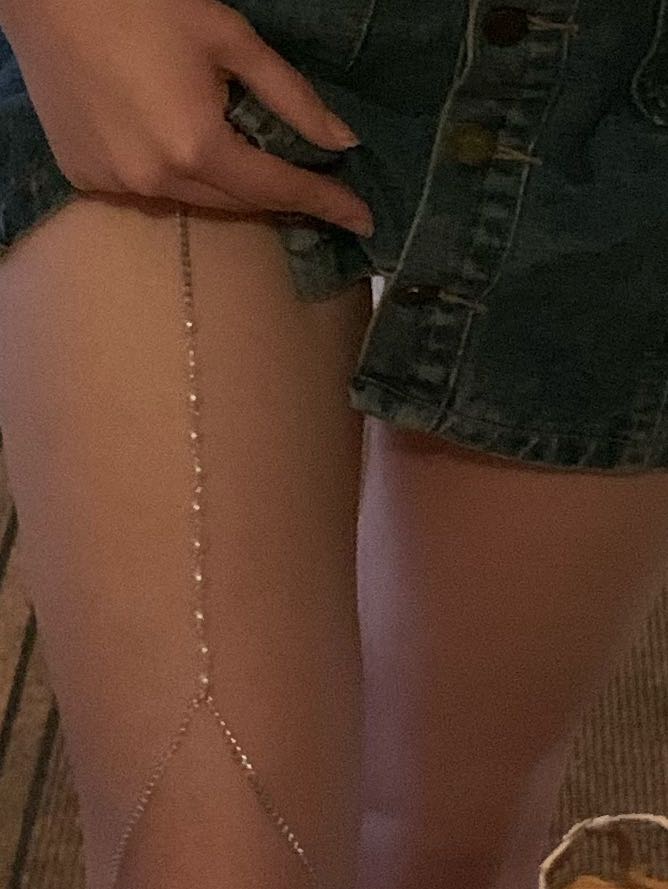 Мне все очень понравилось, красиво упаковано, смотрится изящно, доставка чуть больше недели. Спасибо!