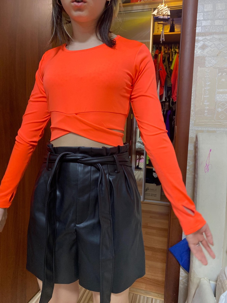 Супер топ. На подростка 13 лет отлично подошёл. Яркий, всё прошито - комар носу не подточит. Покупкой довольны. Рекомендую 