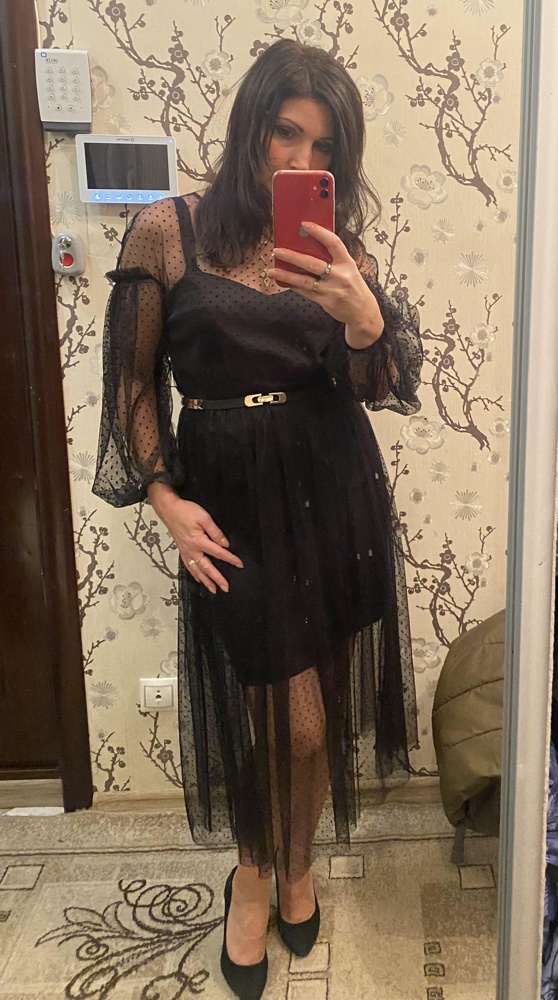 Отличное качество ткани и пошива. Ношу 42-44, взяла 44, подошло идеально. С поясом мне кажется лучше смотрится.