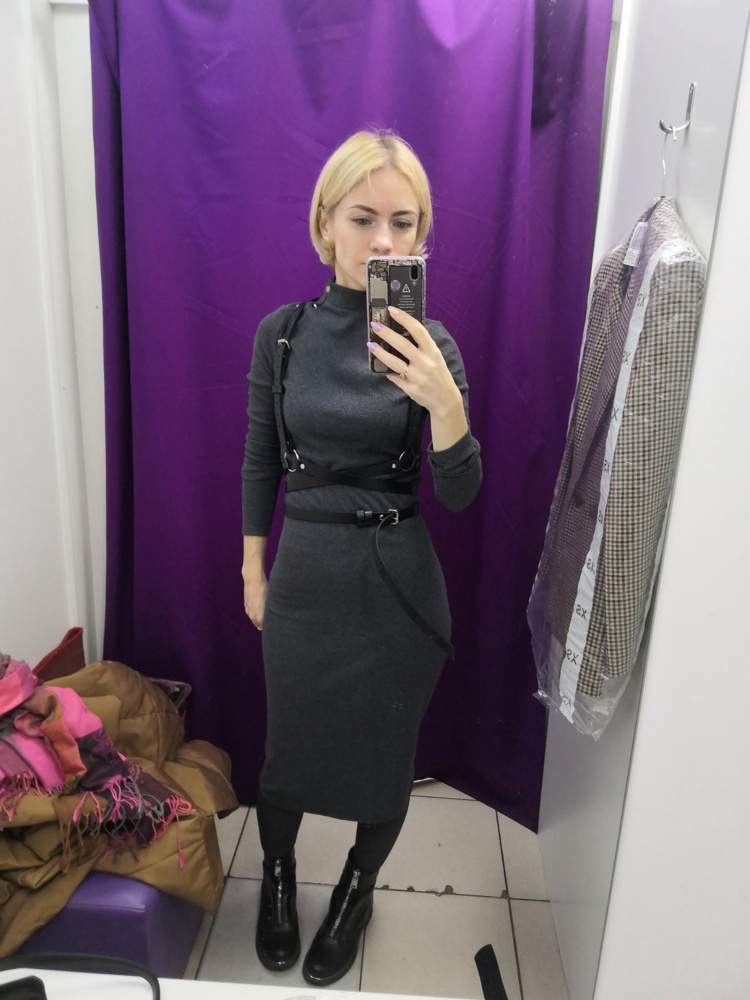 Выбрала в соответствие с размерной  таблицей, но потрупея оказалась большая. На 80/65/90 размер 40-42 большой, остаётся много лишнего свобдного конца ремня и застежка съезжает на бок. А в остальном классная потрупея, очень понравилась. Перезакажу 36-38.