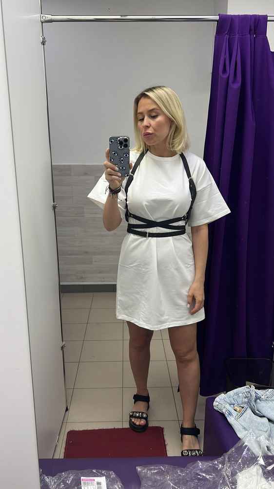 Хорошая портупея! При примерке немного сыпалась крошка, но это нормально для необработанной стороны кожи. Думаю на 2-3 раз уже ничего не будет. Выглядит очень здорово! Осталась довольна)