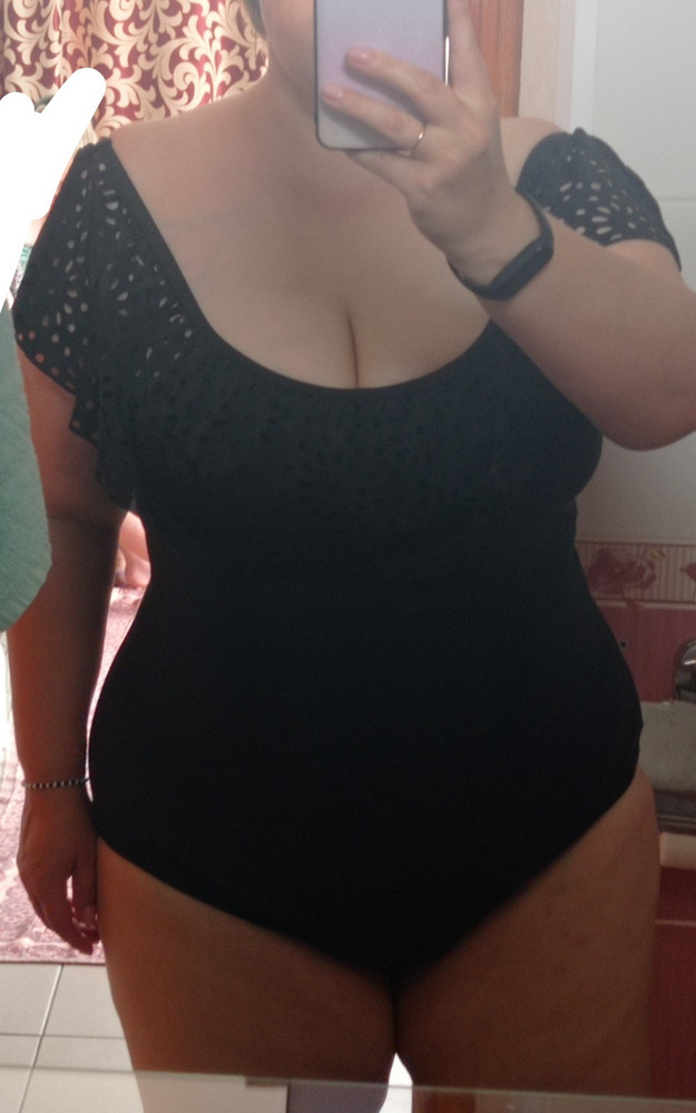 Купальник прекрасный, сел отлично на 54рр. Прекрасно держит большую грудь. Отзыв пишу специально спустя отпуск, купальник прошёл солёное море, жаркое солнце, термальные источники. Ну и, соответственно, регулярные стирки-сушки. Все осталось в первоначальном виде, цвет не выцвел, форму не потерял. Купальник - моя большая любовь. Спасибо продавцу.