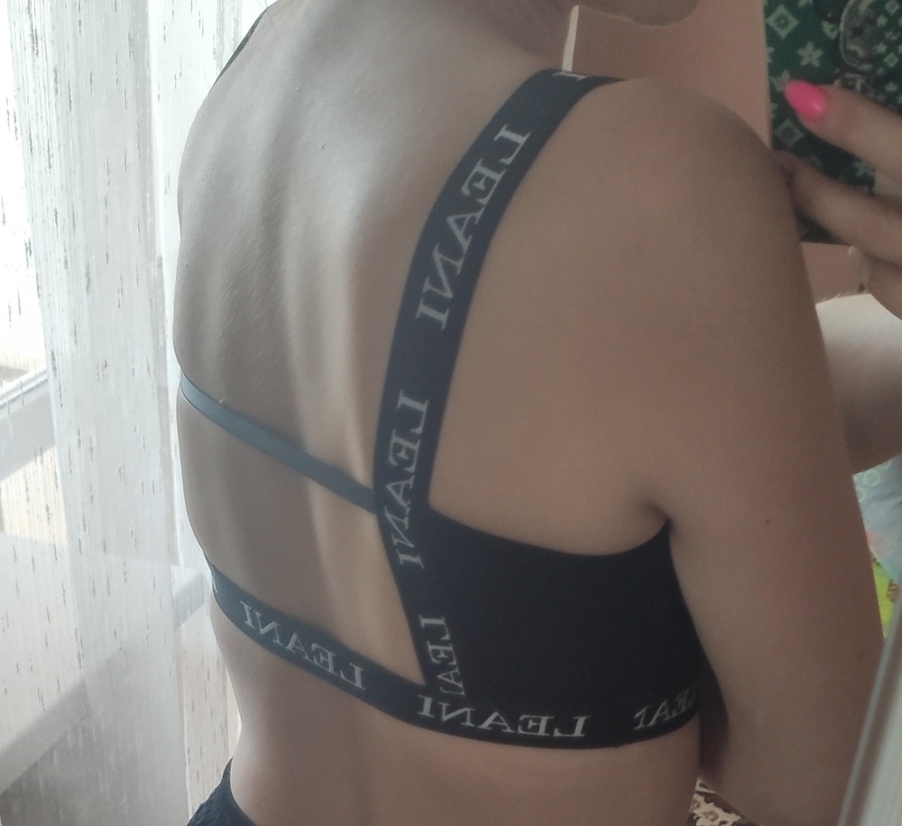 Это просто восторг🔥🔥🔥 такое шикарное качество ткани,все пошито аккуратно. Где-то в отзывах читала,что швы кривые, это неправда,все качественно пошито. Лямки очень удобные,ничего не давит,не стягивает. Качество самой ткани очень хорошие. Такая приятная ,хорошо тянется. Так же пошит хорошо!  Грудь идеально выглядит. Размерная сетка указана верно! Очень красивая спинка😍 это вообще отдельная любовь! Надела и снимать не хочется. Однозначно рекомендую к покупке 🤤💯