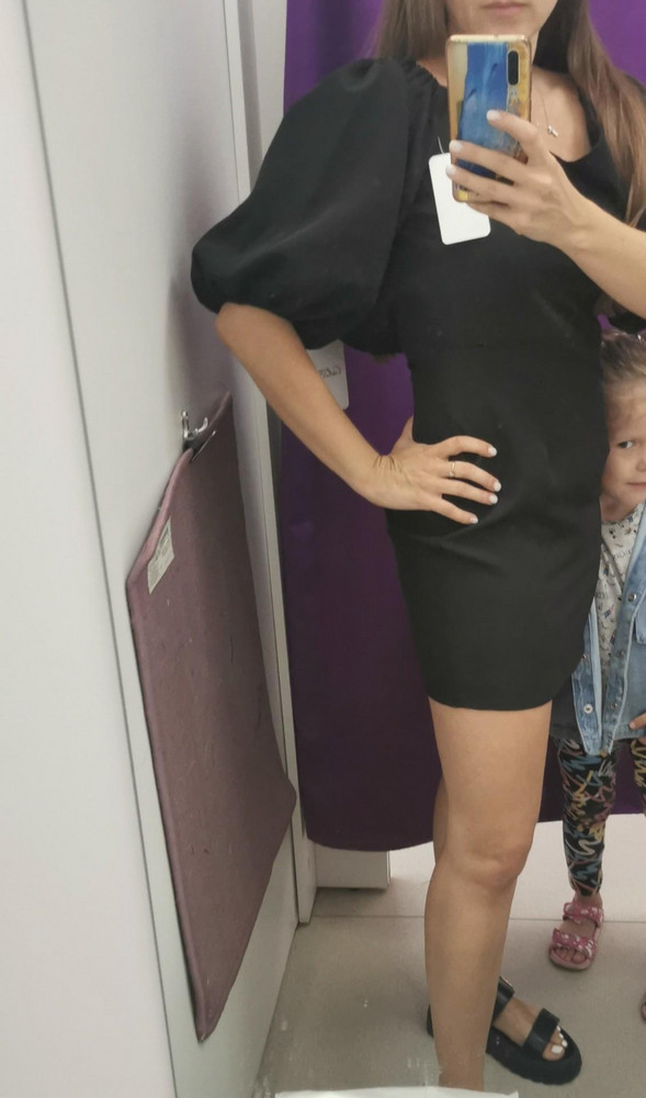 Больше всего понравилось это платье, идеальные рукава, длинна на 158 прям мини💣, но замок не сошелся в груди. Жалко.