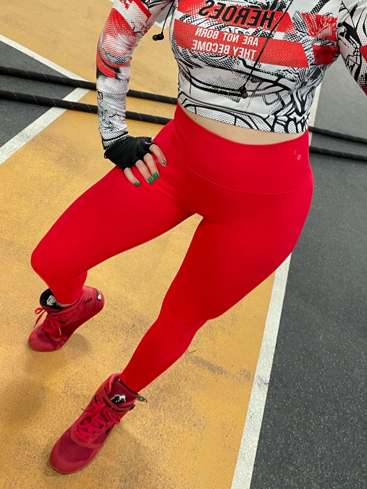 Отличные тайтсы ,не просвечивают,комфортные!!!На о.б.100см размер сел отлично!