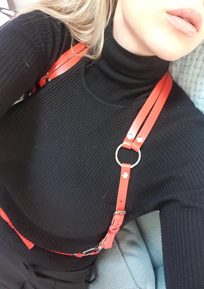 Разбавлю ленты чёрных портупей) качество отличное. Кожаные штучки в моде надолго.