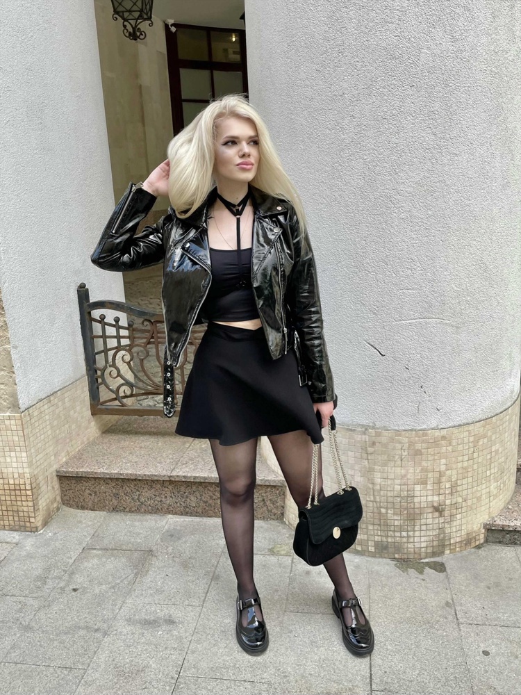 Супер! Отлично тянется и выглядит более нежно, чем портупеи из кожи 