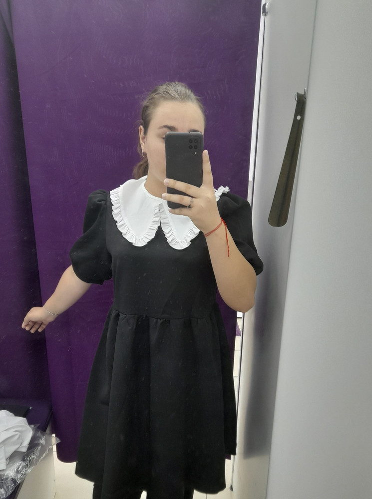 просто афигенное платье))) очень понравилось,с воротником смотрится шикарно!!! цена приятная. платье совершенно не короткое,хотя боялась,что будет короткое очень..) слегка большемерит,но смотрится отлично!