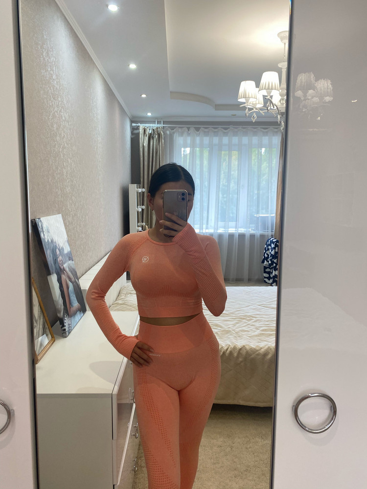 Отличный костюм! Цвет яркий, размер подошел идеально. Смотрится стильно. Есть небольшой эффект утягивания🔥В общем, советую к приобретению 