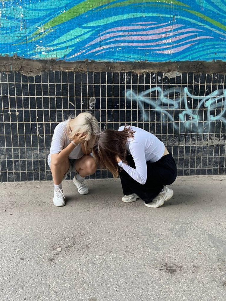 лёгкий красивый топ,ткань приятна к телу,да и смотрится элегантно.
можно носить как в школу,так и на прогулки,будете лучше всех! советую!
`0_0`