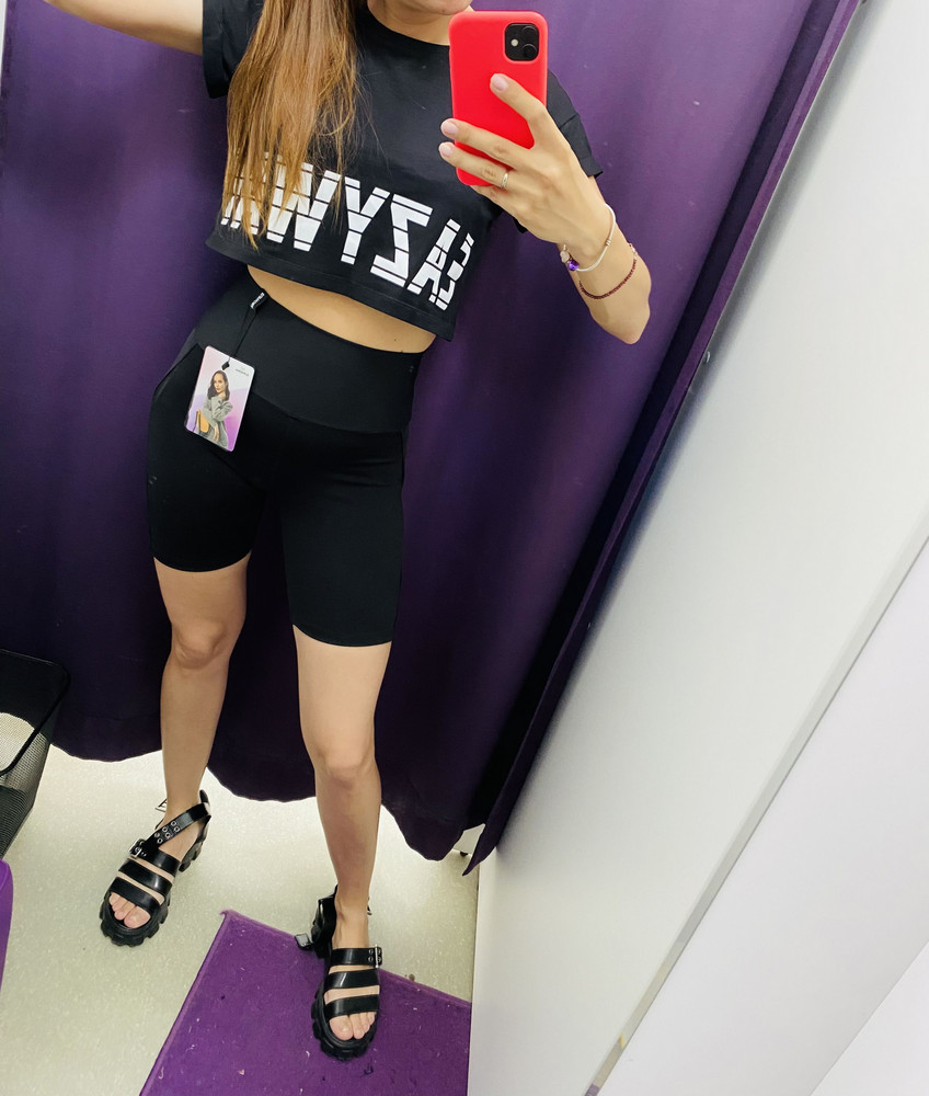 Сперва заказала s выбрав по параметрам, но оказались большие и расстроилась, но решила и перезаказала Xs норм по размеру, качество хорошее, животик после родовой скрывают👍 талия завышенная, но если у вас не накаченная попа смотреться будет плохо, у меня норм так что довольна 👍 длина удобная , длиньше смотрится глуповато. Так довольна спасибо 